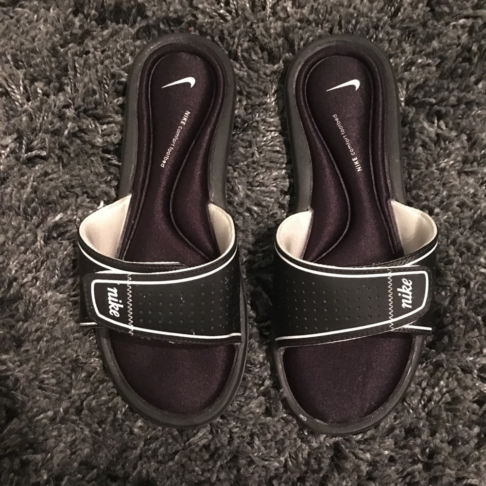 Black NIKE Women’s memory foam slides size 10